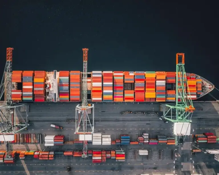 Logística end-to-end: definição, benefícios e como implementar na empresa