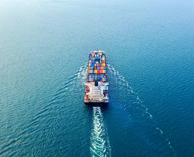 Navio porta-contêineres — operação de comércio exterior