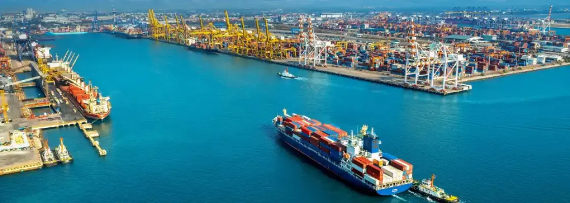 navio com container visto de cima